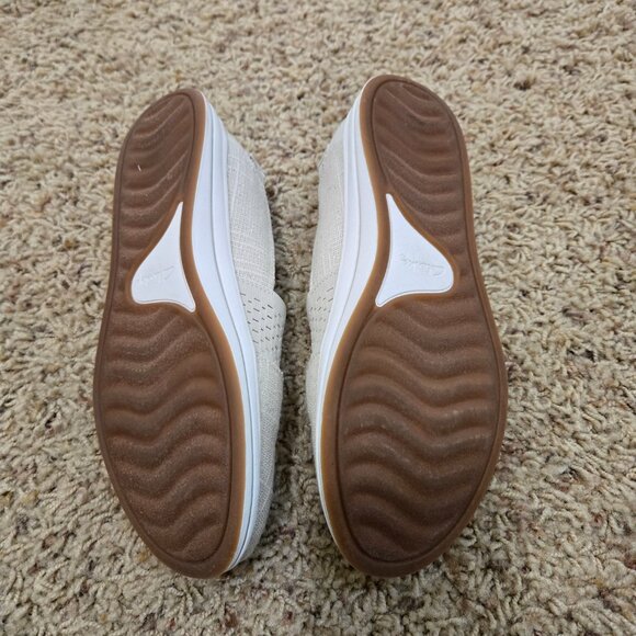 NWOT Clarks Cloudsteppers Canvas Slip-Ons Breeze Step Natural Size 6 - Picture 2 of 9